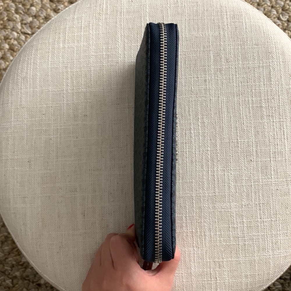 Michael Kors Logo Wallet - Picture 2 of 4